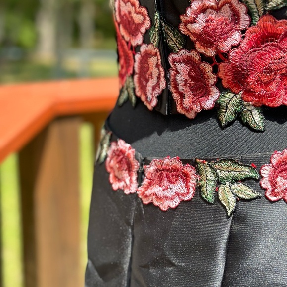 NWT!JANIQUE Elegant 2 Piece Black Embroidered/Floral Off-Shoulder Mermaid Dress - Picture 8 of 10